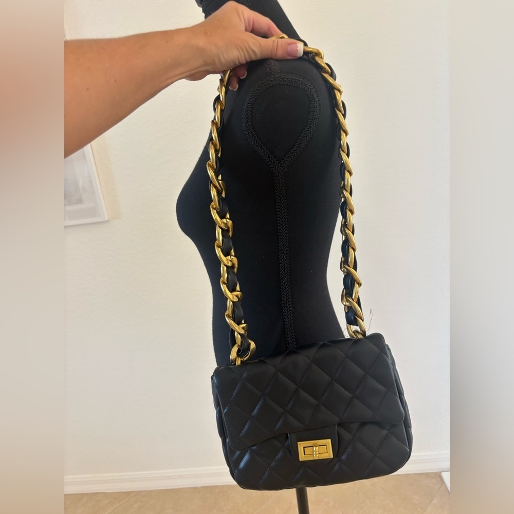 Elegant Black Quilted Chain Shoulder Bag